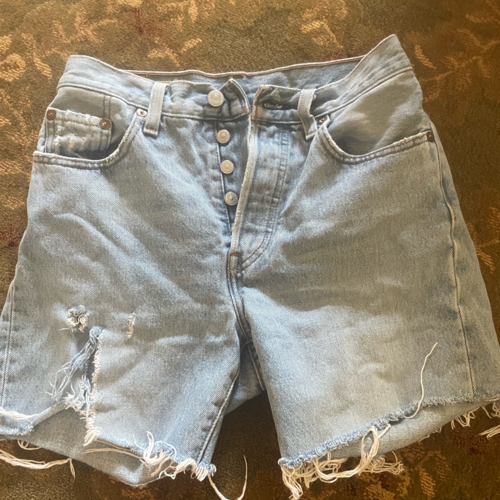 WOW! Fantastic Levi's premium cut off jeans shorts! Size 25!!